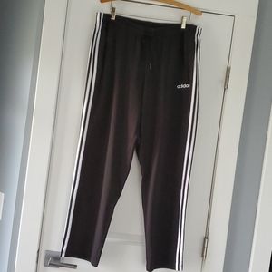 Adidas 3 stripe jogger pant!